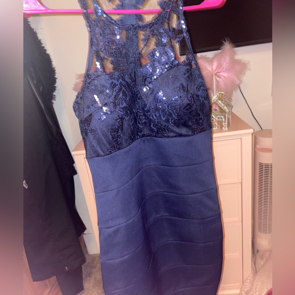 Beautiful navy blue dress!